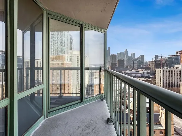 $2,250 | 111 West Maple Street, Unit 1208, Chicago, IL 60610
