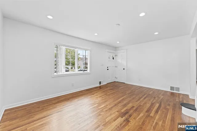 a view of empty room with window