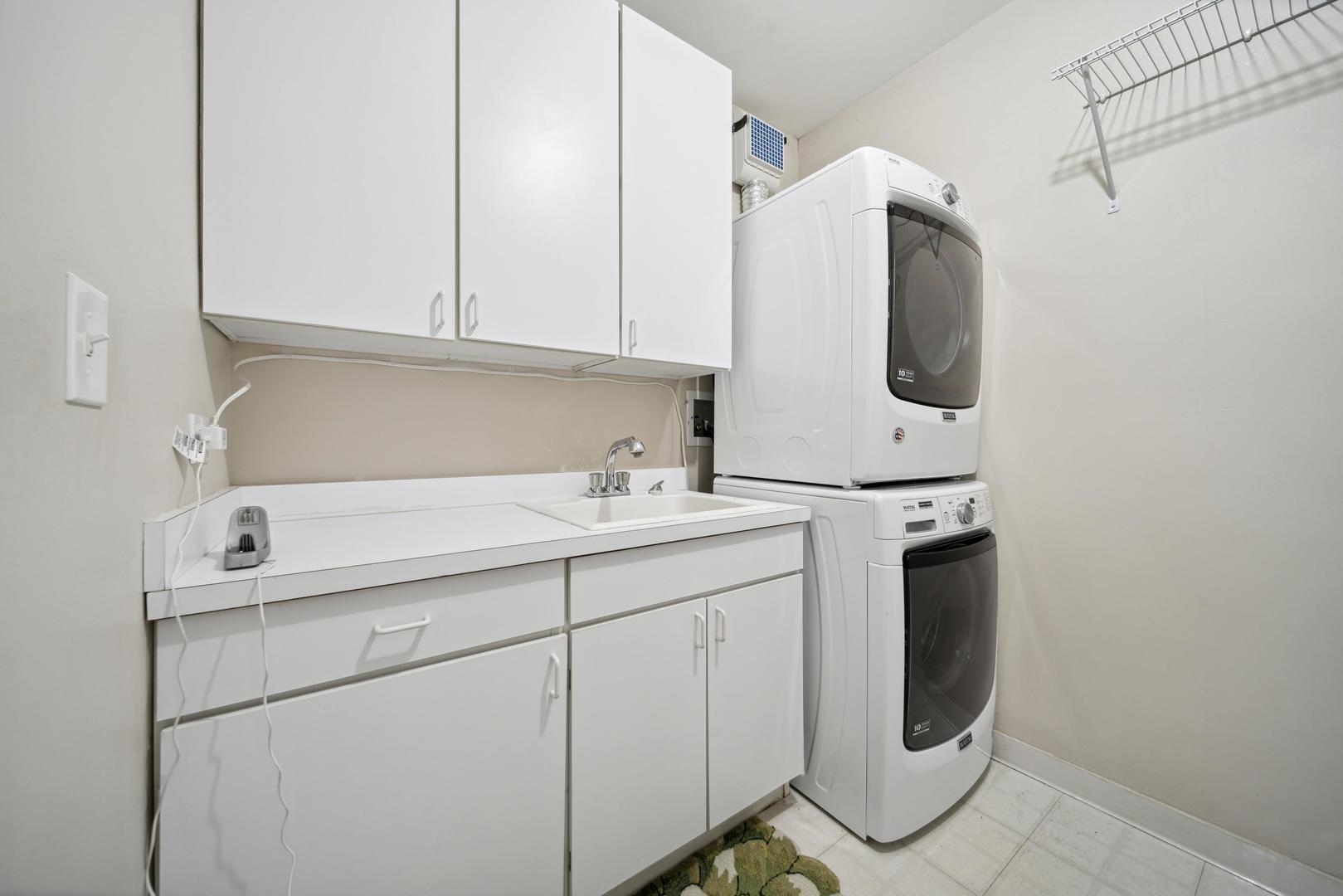 811 South Lytle Street, Unit 510 Chicago, IL 60607 - Photo 21 of 26 a utility room with dryer and washer