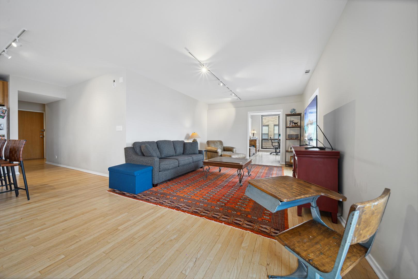 811 South Lytle Street, Unit 510 Chicago, IL 60607 - Photo 5 of 26 a living room with furniture a flat screen tv and rug floor