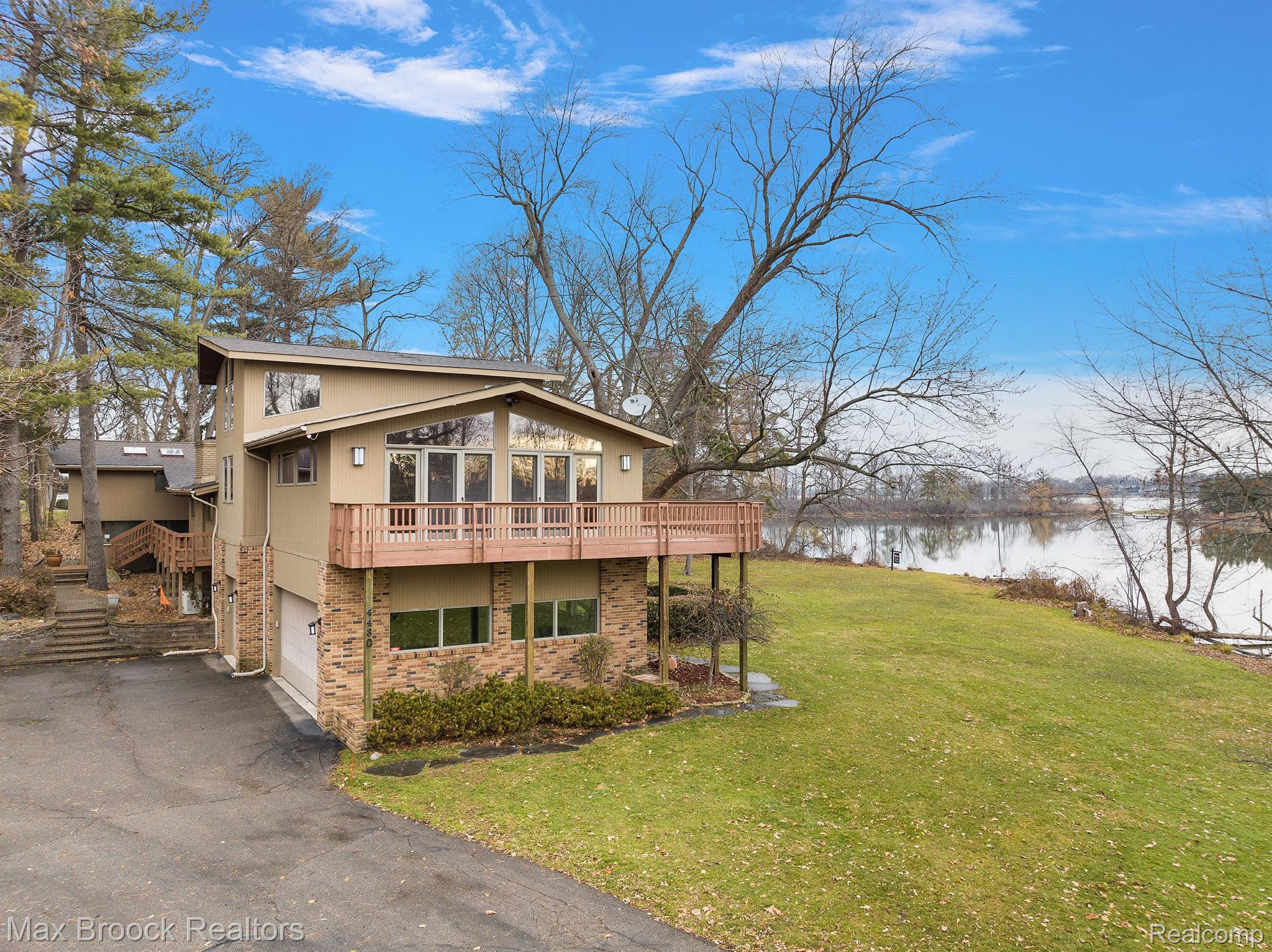 4480 Commerce Road West Bloomfield, MI 48324 - Photo 39 of 44 Gallery Image 39