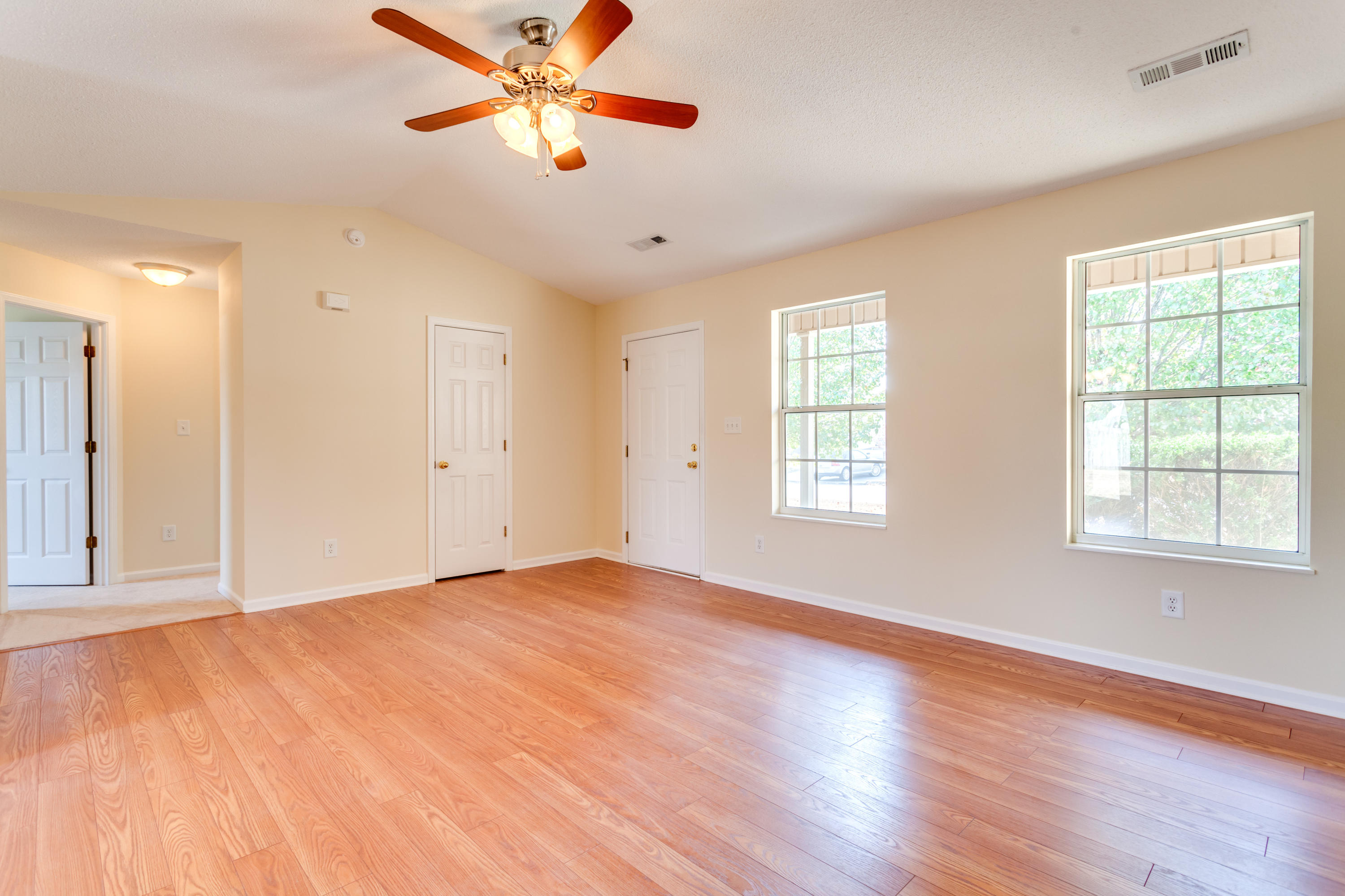 7525 Gary White Road Corryton, TN 37721 - Photo 5 of 28 Living Room 1