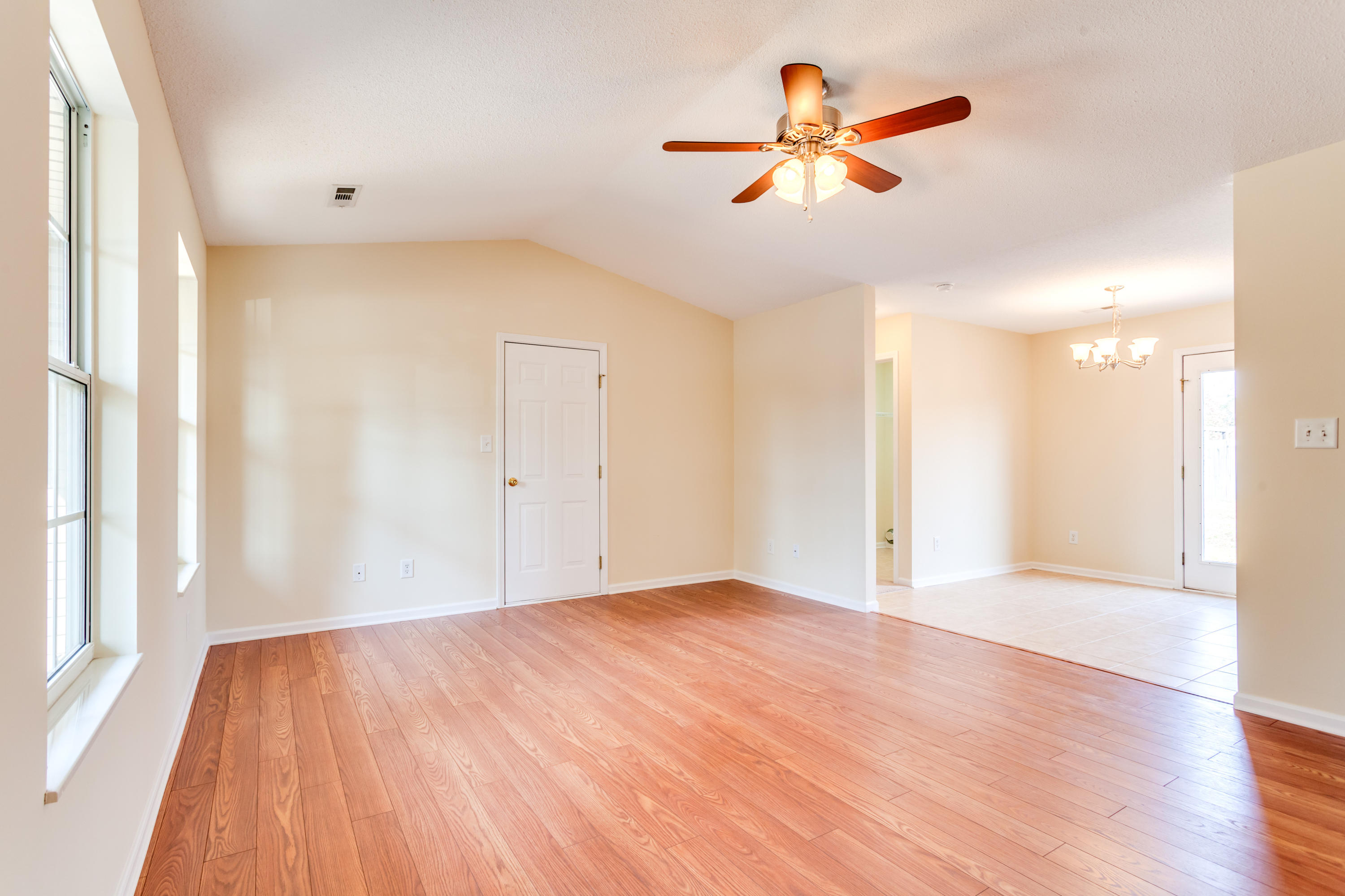 7525 Gary White Road Corryton, TN 37721 - Photo 6 of 28 Living Room 2