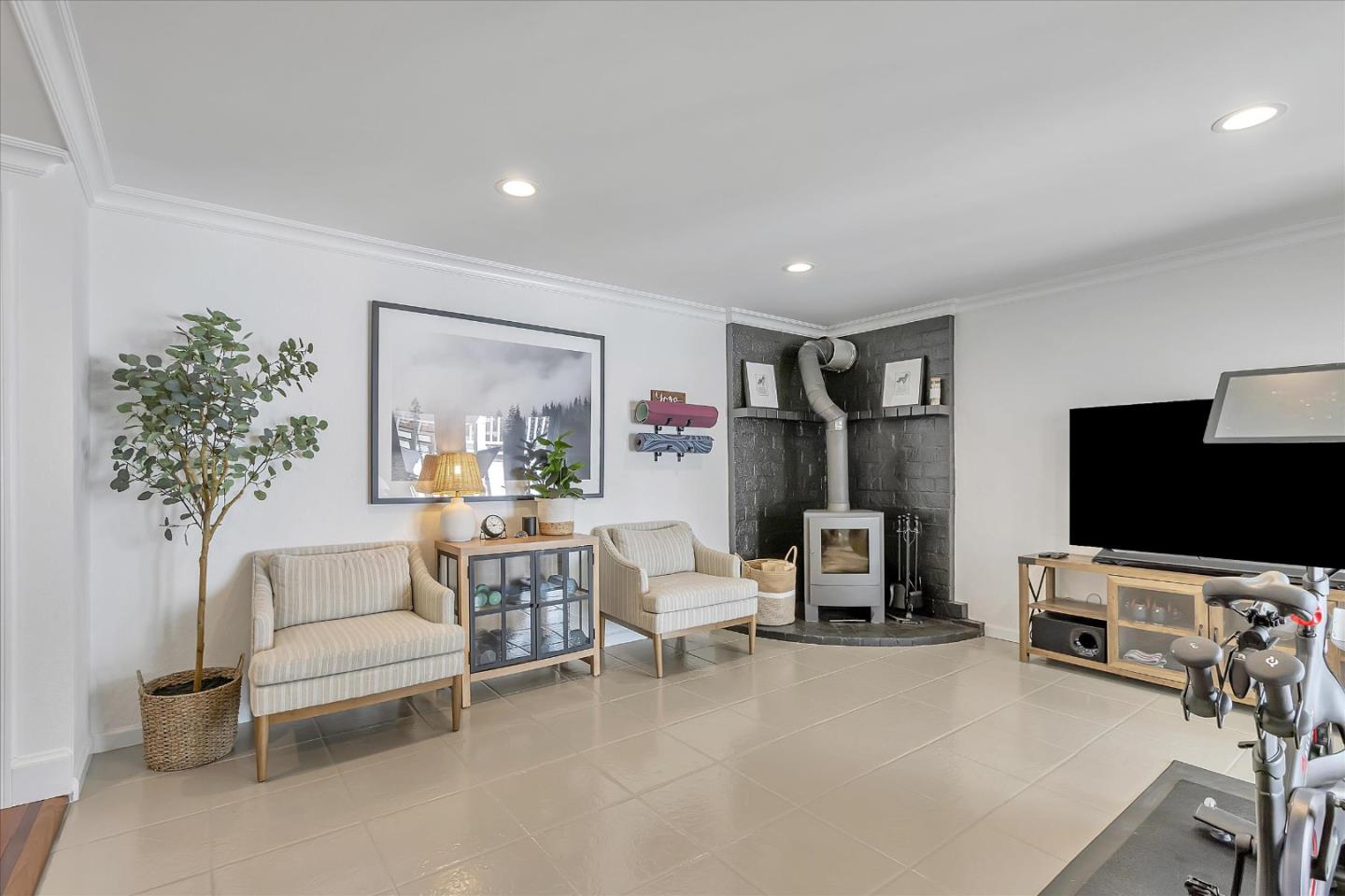 1261 Oddstad Boulevard Pacifica, CA 94044 - Photo 40 of 62 a living room with furniture and a flat screen tv