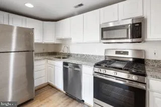 $1,950 | 724 South Wolfe Street, Unit 2A, Baltimore, MD 21231