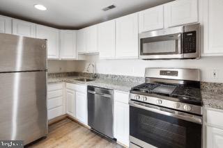 724 South Wolfe Street, Unit 4B Baltimore, MD 21231 - Photo 1 of 9 Modern kitchen with sleek finishes.