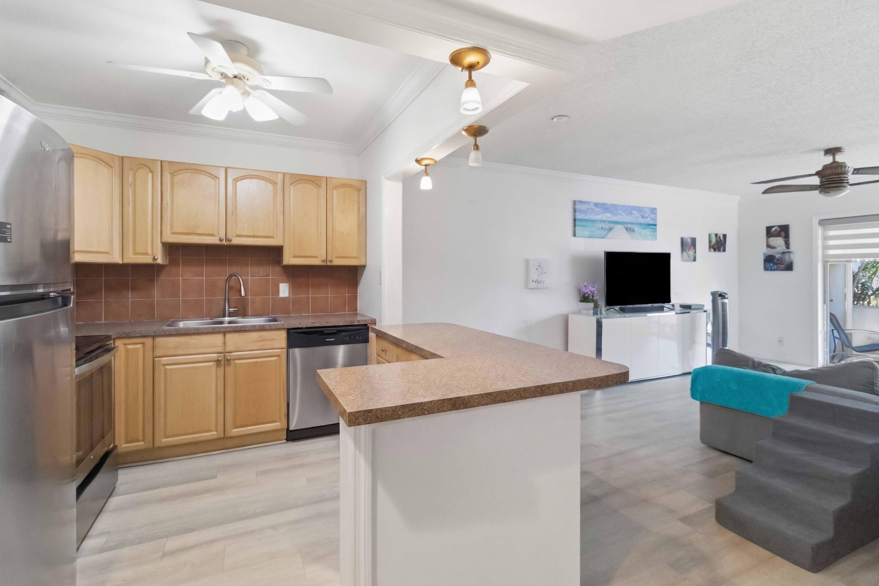 259 South Cypress Road, Unit 506 Pompano Beach, FL 33060 - Photo 5 of 33 006