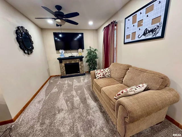 $169,000 | 216 South Hubbard Avenue, Goreville, IL 62939