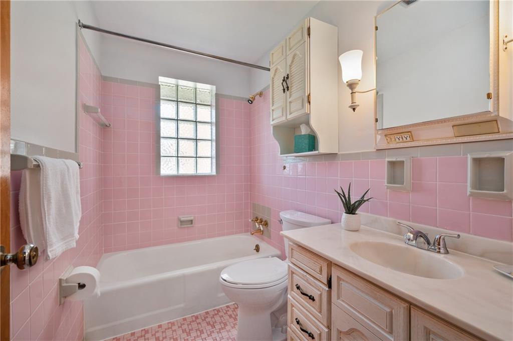 3648 Watchill Road Homestead, PA 15120 - Photo 16 of 31 Full bathroom on the main floor