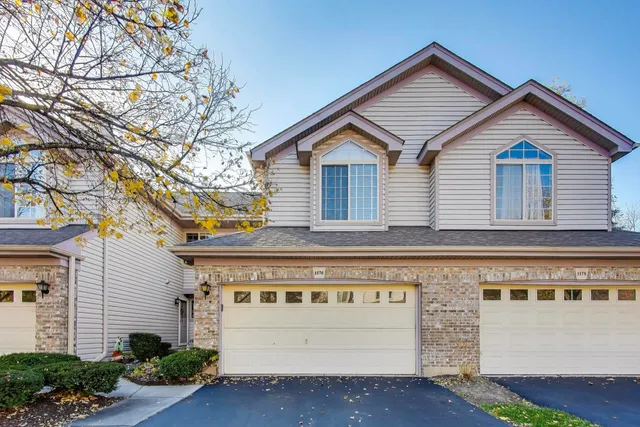 $404,000 | 1576 North St Marks Place, Palatine, IL 60067