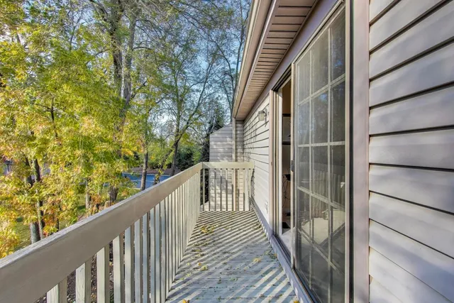 $404,000 | 1576 North St Marks Place, Palatine, IL 60067