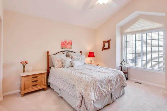 $404,000 | 1576 North St Marks Place, Palatine, IL 60067