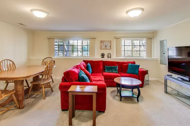 $404,000 | 1576 North St Marks Place, Palatine, IL 60067