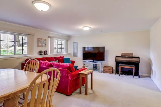 $404,000 | 1576 North St Marks Place, Palatine, IL 60067