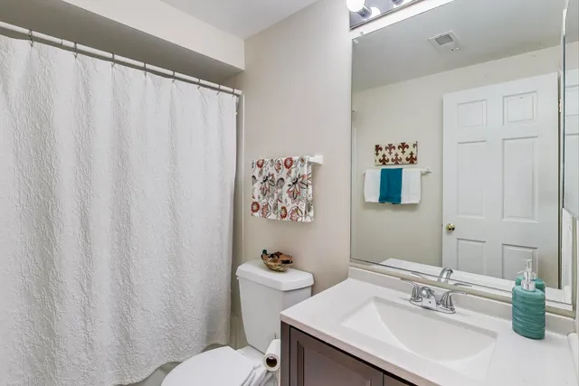 $404,000 | 1576 North St Marks Place, Palatine, IL 60067