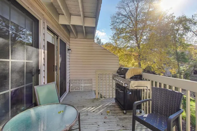 $404,000 | 1576 North St Marks Place, Palatine, IL 60067