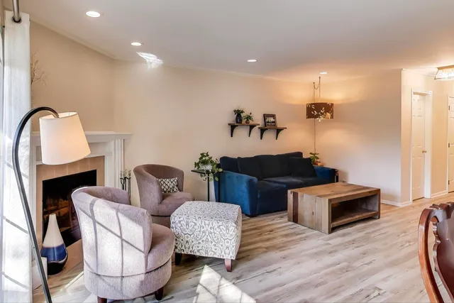 $404,000 | 1576 North St Marks Place, Palatine, IL 60067