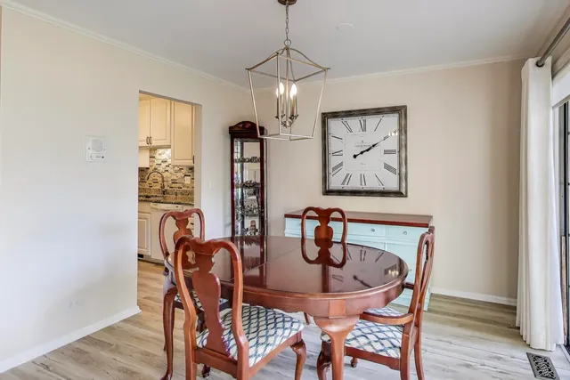 $404,000 | 1576 North St Marks Place, Palatine, IL 60067