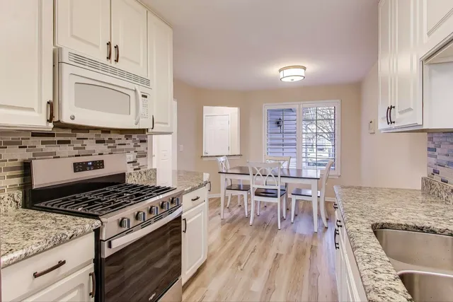 $404,000 | 1576 North St Marks Place, Palatine, IL 60067