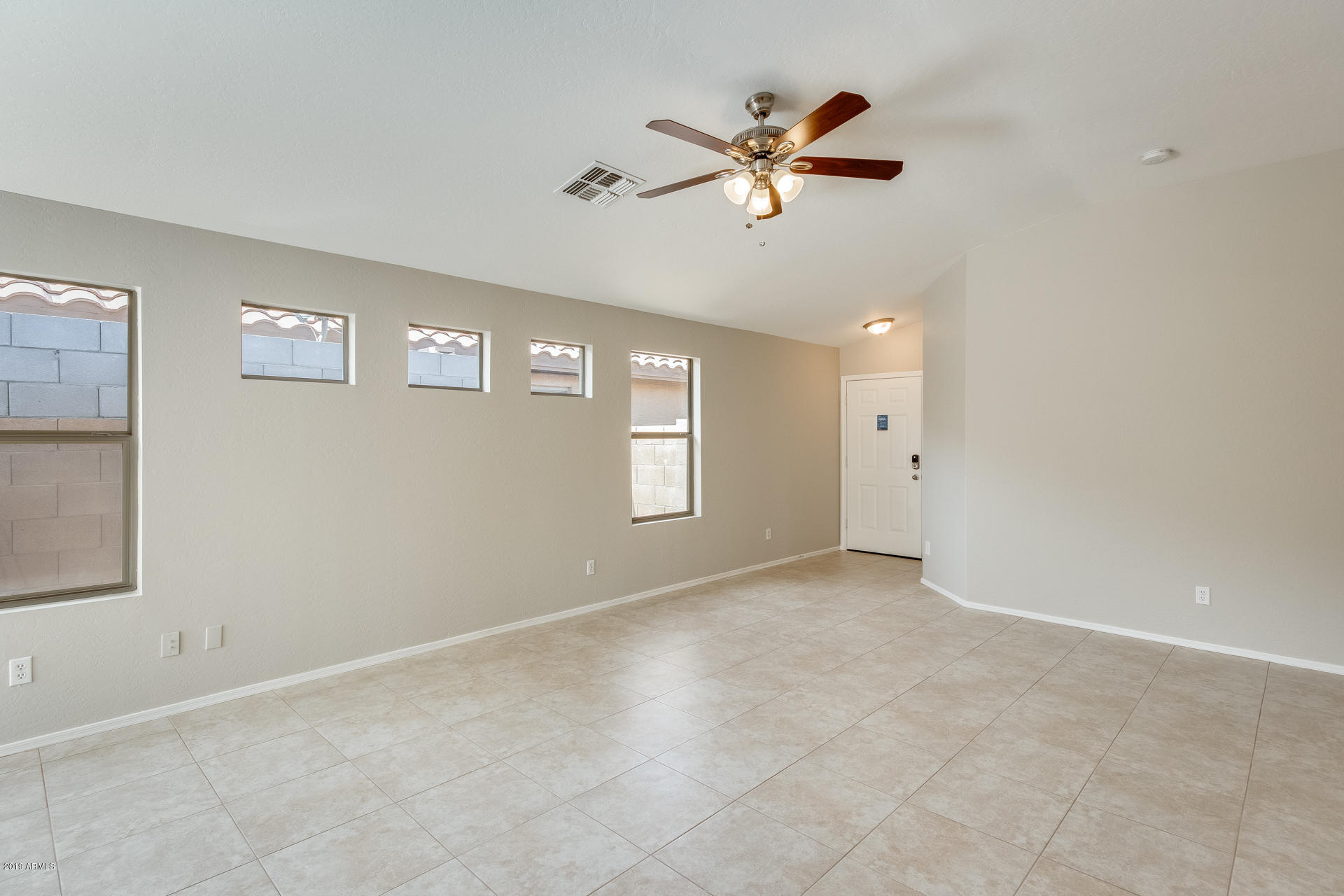 417 West Beautiful Lane Phoenix, AZ 85041 - Photo 9 of 33