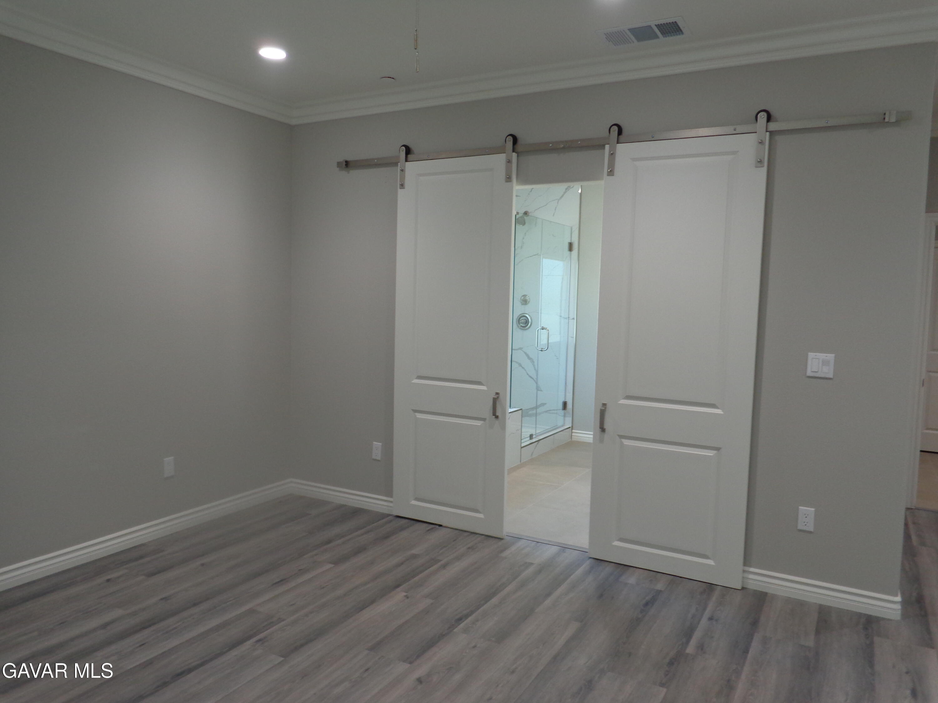 18255 Winnetka Road Apple Valley, CA 92307 - Photo 14 of 33 a view of an empty room