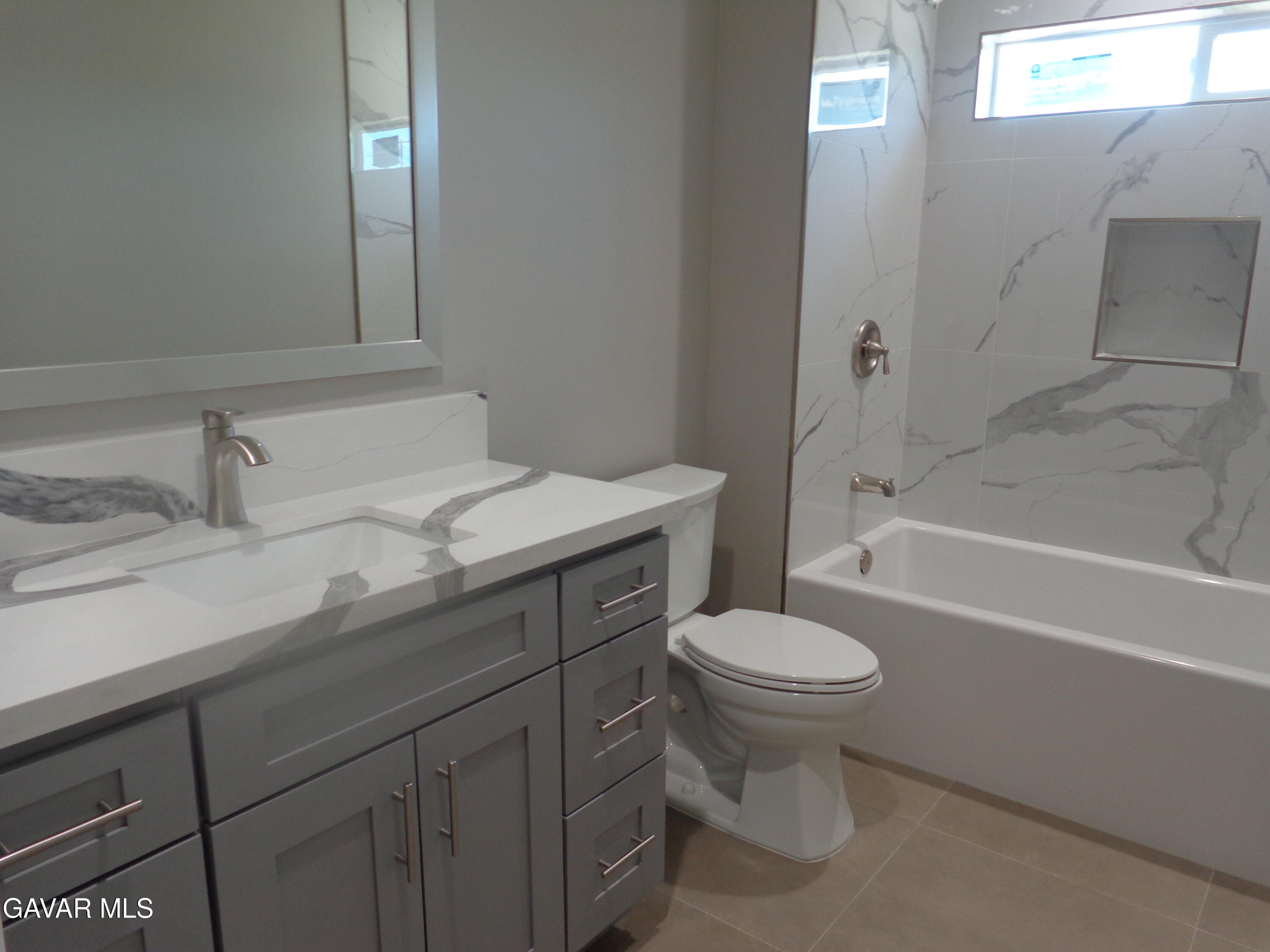 18255 Winnetka Road Apple Valley, CA 92307 - Photo 21 of 33 a bathroom with a sink toilet vanity and bathtub