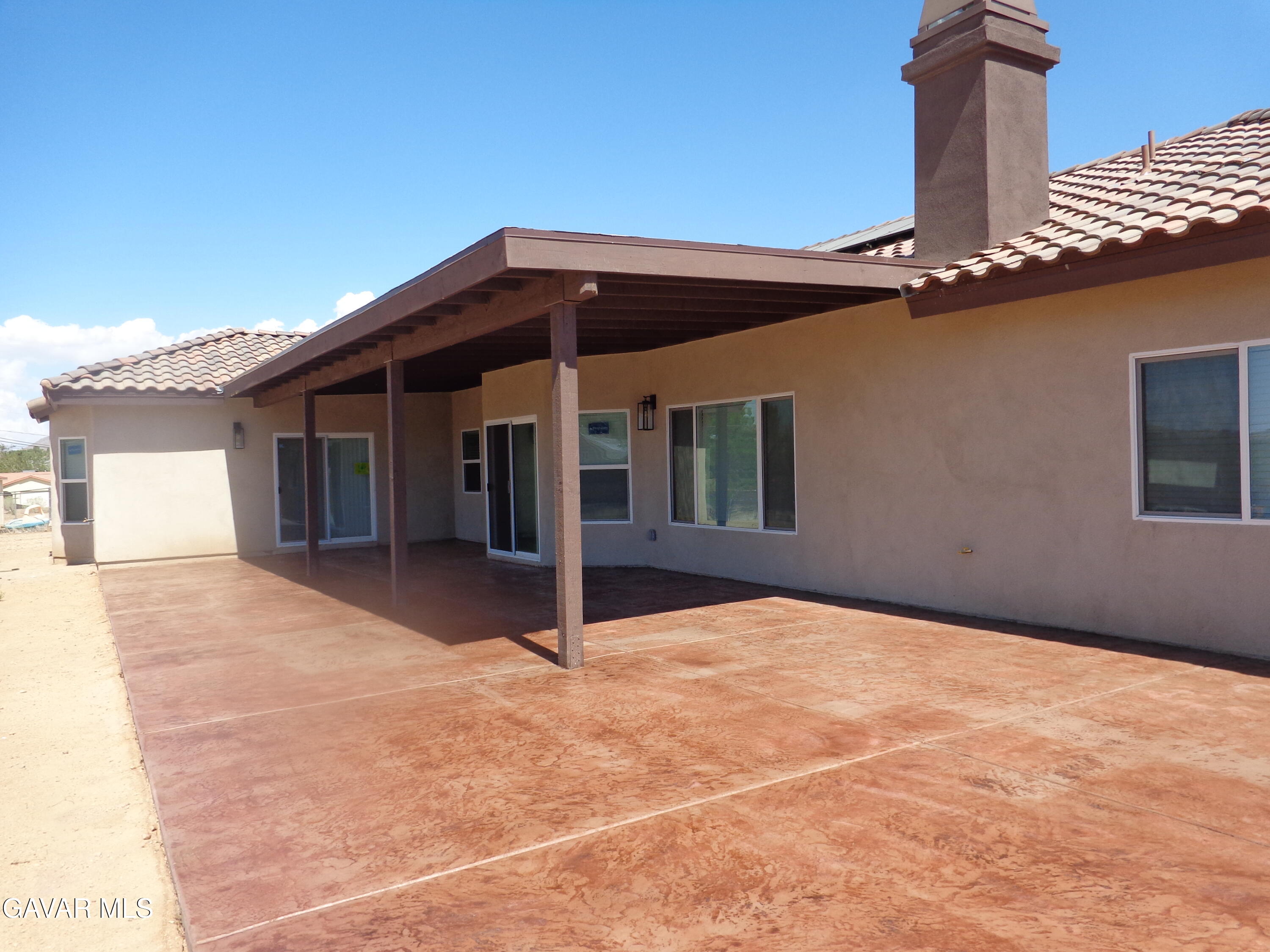 18255 Winnetka Road Apple Valley, CA 92307 - Photo 32 of 33 a backyard of a house