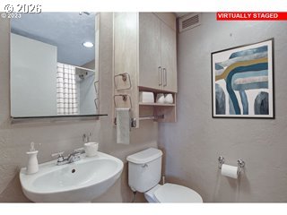 111 Southwest Harrison Street, Unit 17B Portland, OR 97201 - Photo 12 of 25 Bathroom