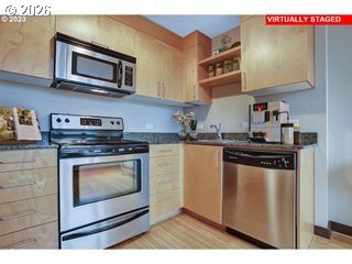 111 Southwest Harrison Street, Unit 17B Portland, OR 97201 - Photo 9 of 25 Kitchen