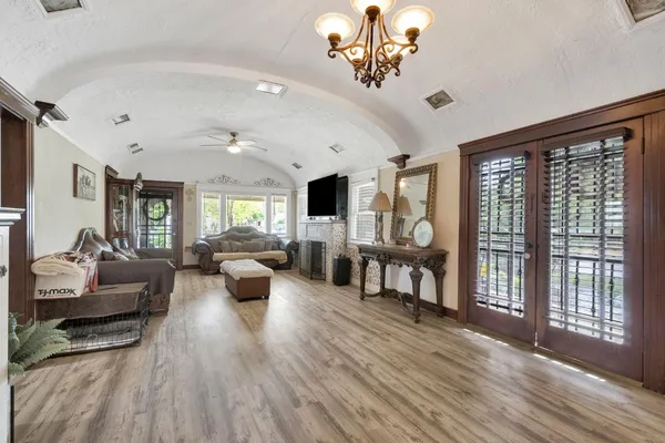 $360,000 | 1005 North Fruit Avenue, Fresno, CA 93728