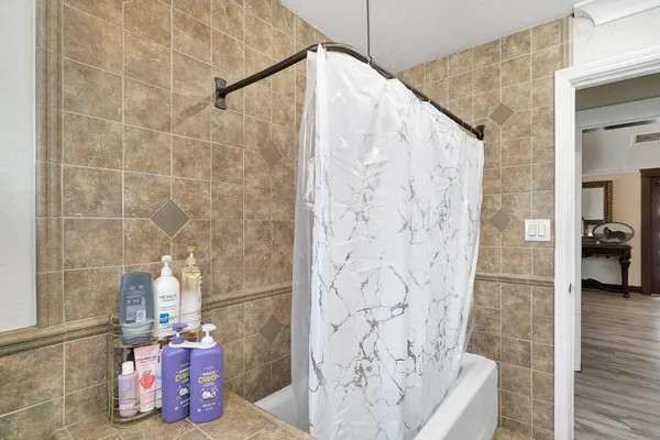 $360,000 | 1005 North Fruit Avenue, Fresno, CA 93728