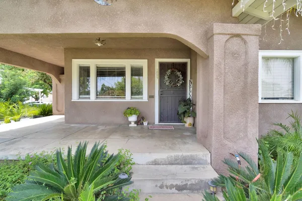 $360,000 | 1005 North Fruit Avenue, Fresno, CA 93728