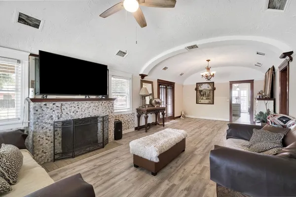 $360,000 | 1005 North Fruit Avenue, Fresno, CA 93728