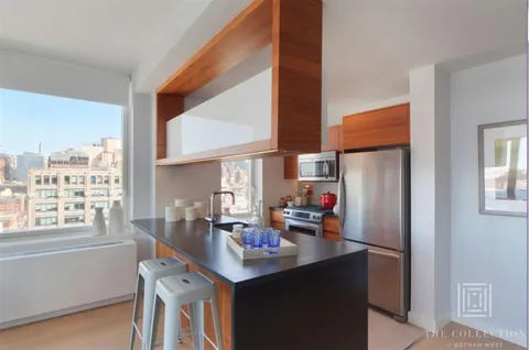 $7,684 | 550 West 45th Street, Unit PH102 | Hell's Kitchen