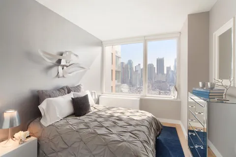 $7,684 | 550 West 45th Street, Unit PH102 | Hell's Kitchen