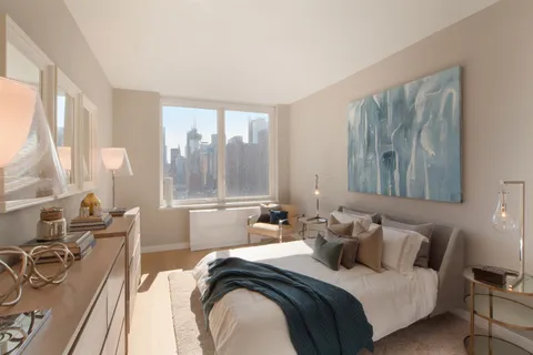 $7,684 | 550 West 45th Street, Unit PH102 | Hell's Kitchen