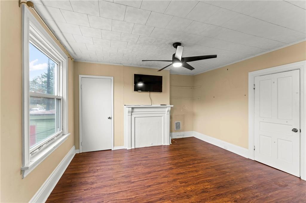 3350 Webster Avenue Pittsburgh, PA 15219 - Photo 12 of 23 a view of a livingroom with a flat screen tv