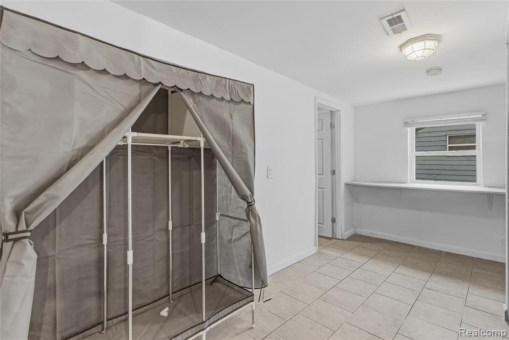 2033 Eberly Road Flint, MI 48532 - Photo 20 of 43 Gallery Image 20