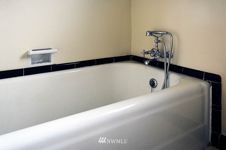 741 North 70th Street Seattle, WA 98103 - Photo 12 of 13 Gallery Image 12