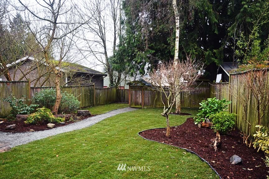 741 North 70th Street Seattle, WA 98103 - Photo 3 of 13 Gallery Image 3