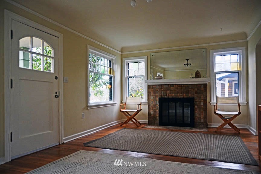 741 North 70th Street Seattle, WA 98103 - Photo 4 of 13 Gallery Image 4