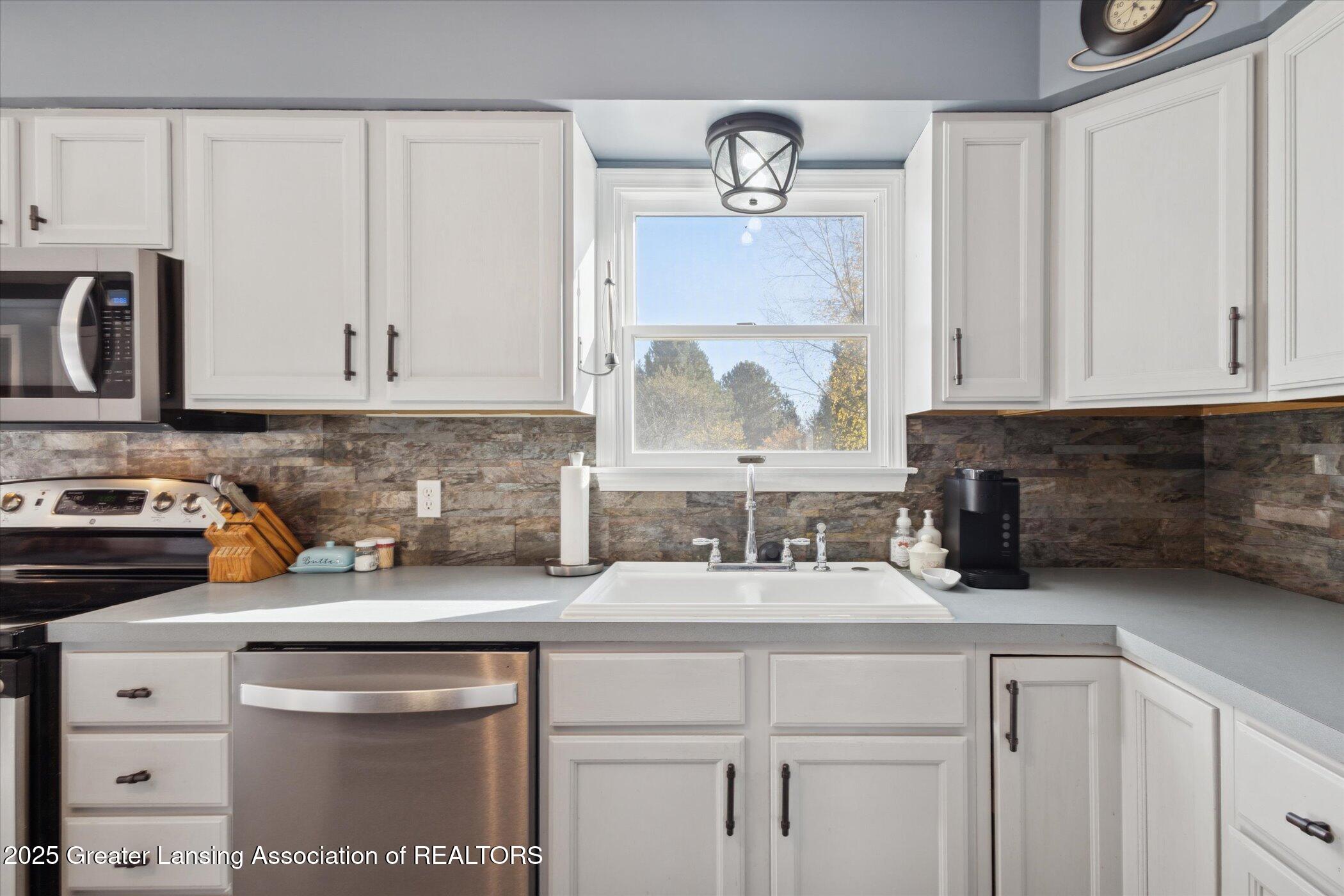 1325 South Watson Road St. Johns, MI 48879 - Photo 11 of 65 Kitchen