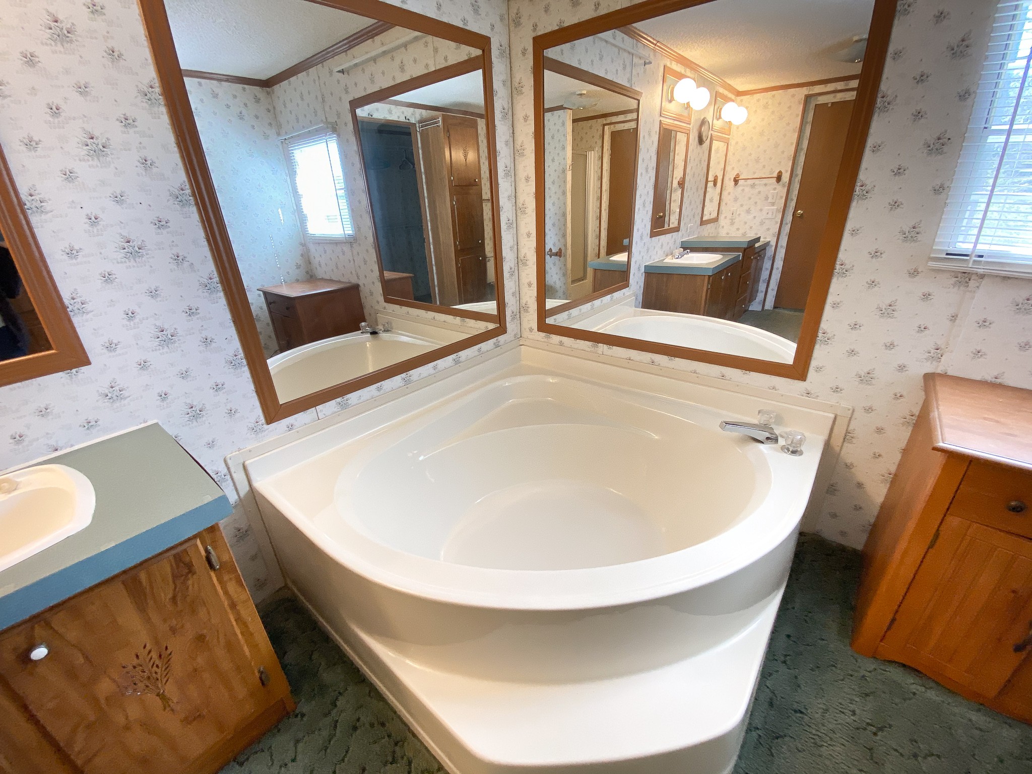 72 Pratt Road Manchester, TN 37355 - Photo 13 of 24 a bathroom with a tub and sink