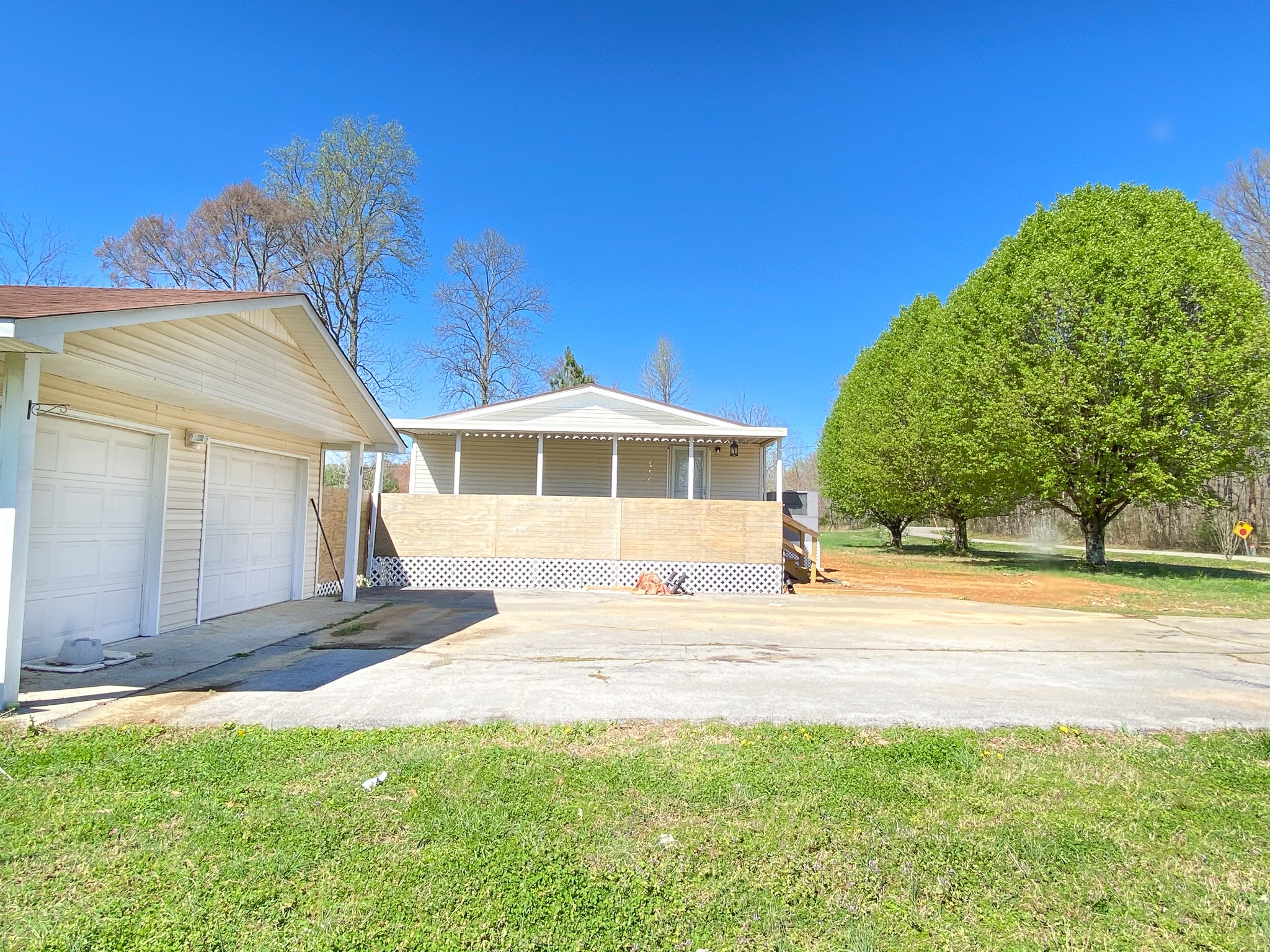 72 Pratt Road Manchester, TN 37355 - Photo 21 of 24 a front view of a house with a yard