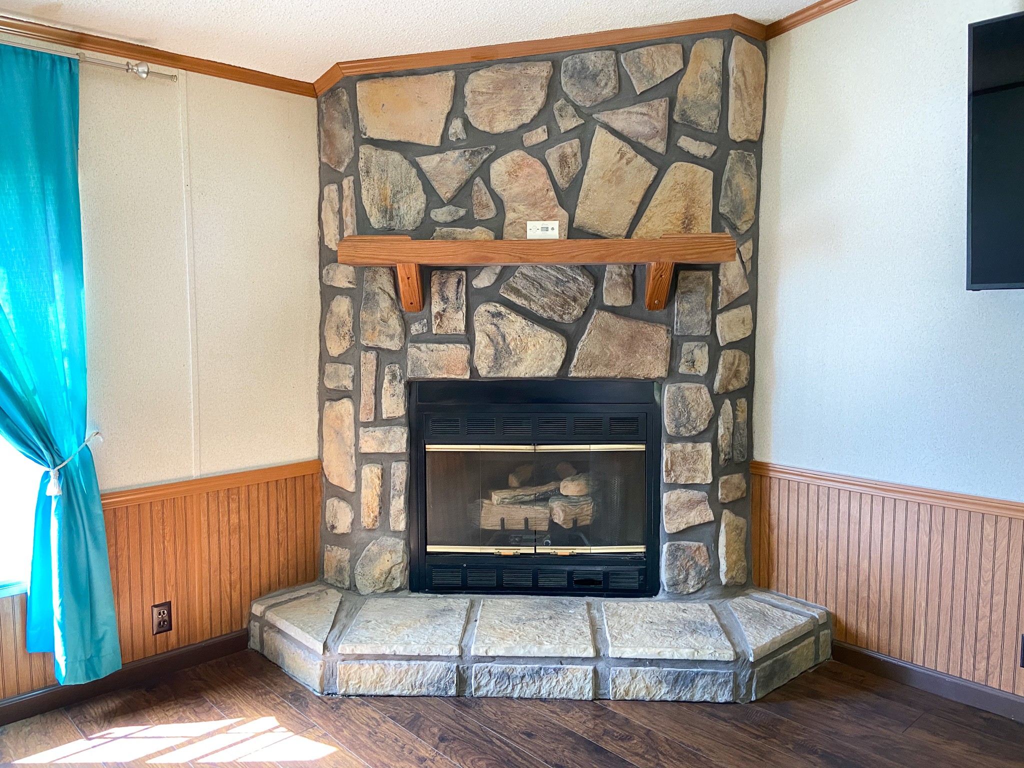 72 Pratt Road Manchester, TN 37355 - Photo 4 of 24 a living room with a fireplace wooden floor and a window