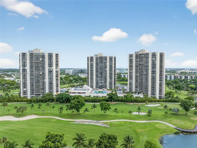 $2,700 | 20379 West Country Club Drive, Unit 2234, Aventura, FL 33180