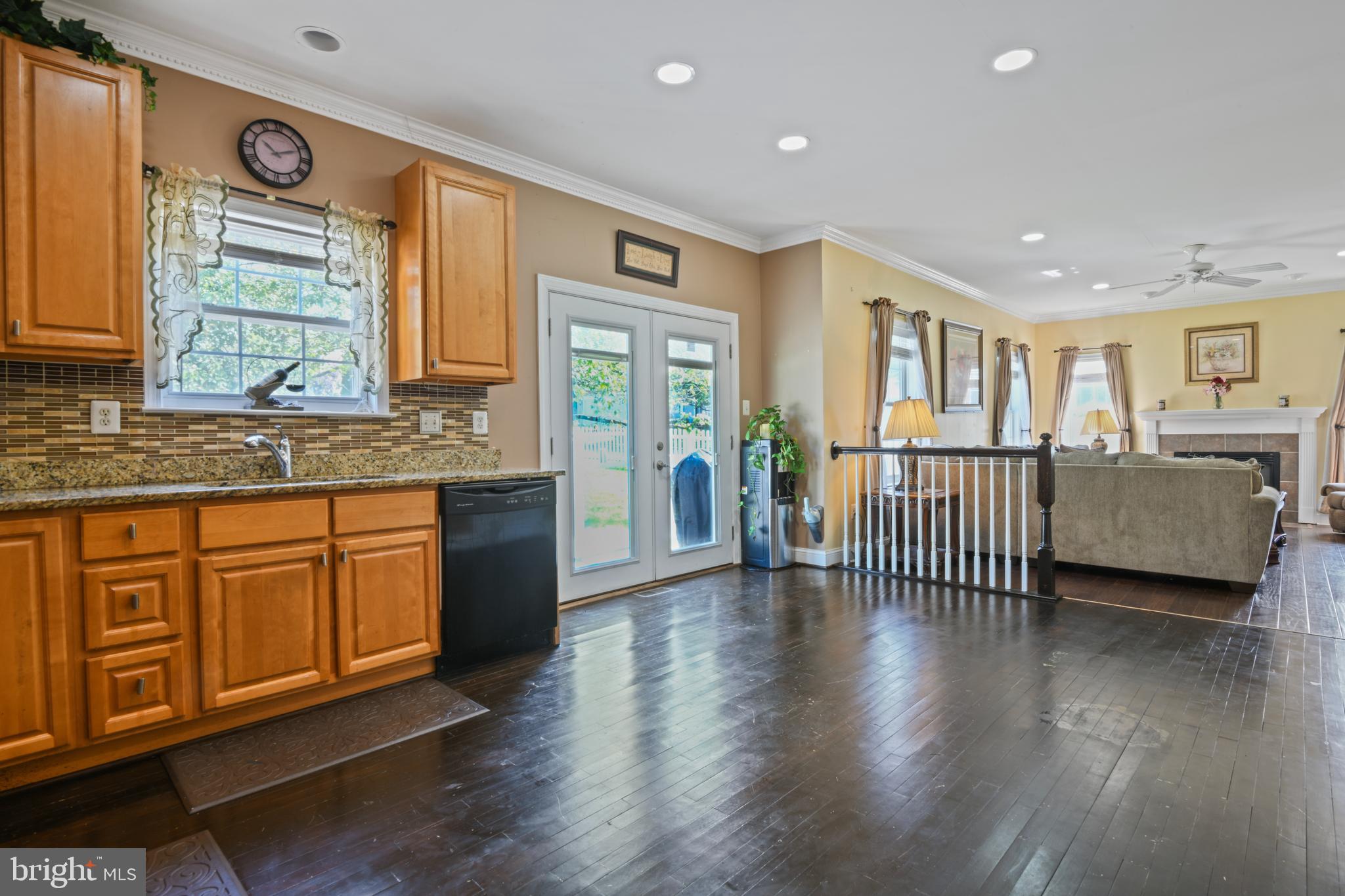 800 Aztec Drive Frederick, MD 21701 - Photo 4 of 29 Spacious Eat-in Kitchen