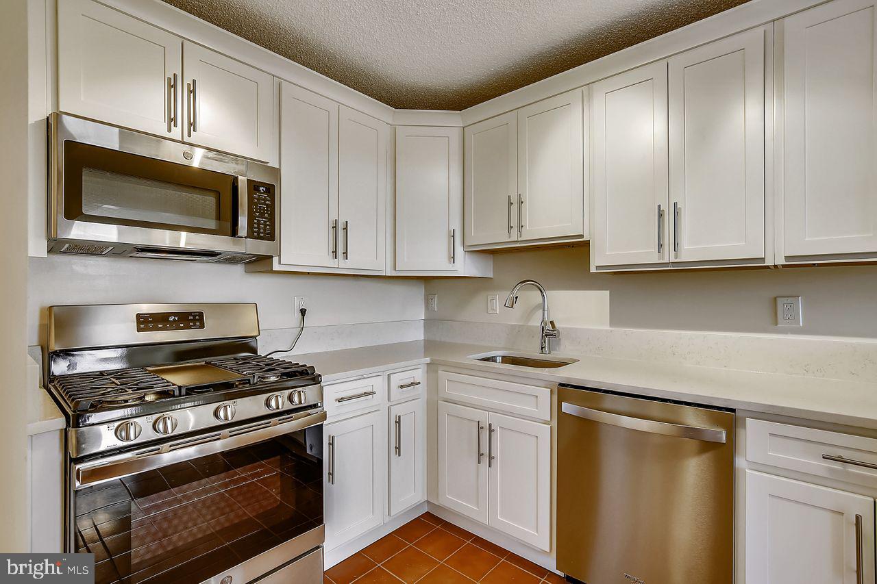 5225 Pooks Hill Road, Unit 827N Bethesda, MD 20814 - Photo 1 of 46 Kitchen