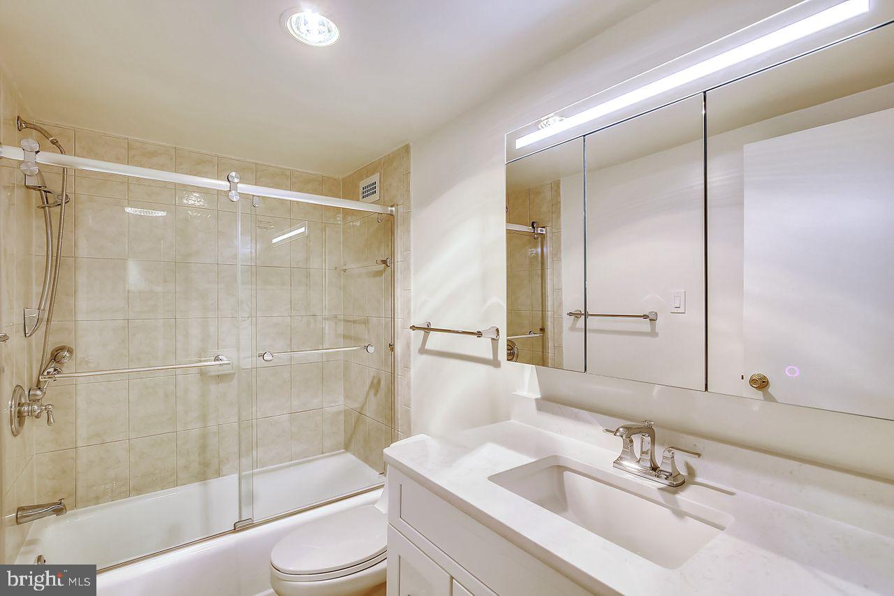 5225 Pooks Hill Road, Unit 827N Bethesda, MD 20814 - Photo 12 of 46 Bath