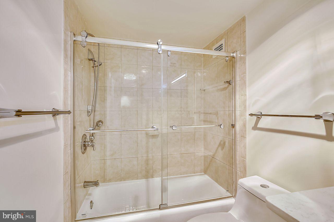 5225 Pooks Hill Road, Unit 827N Bethesda, MD 20814 - Photo 13 of 46 Bath